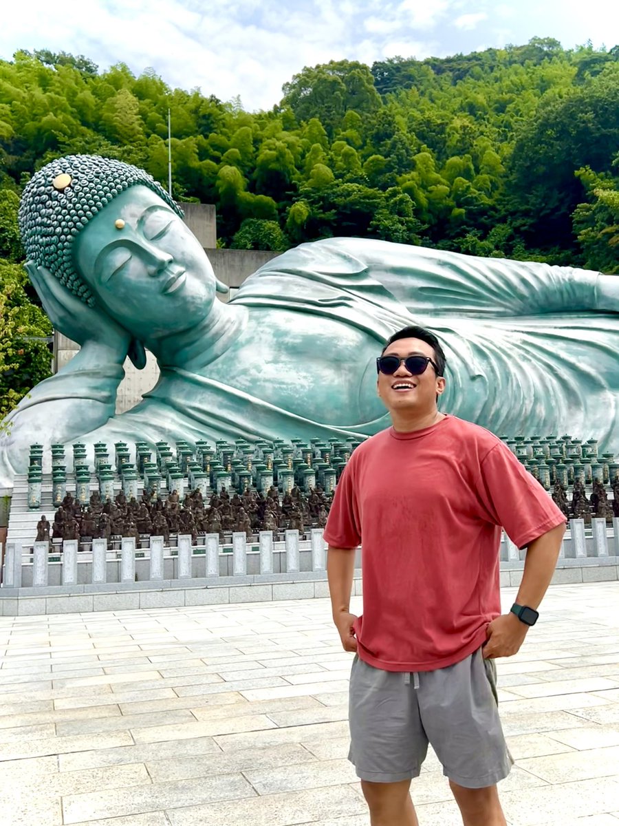 Nonchalant (in green) vs. over-chalant (in salmon) 🤭