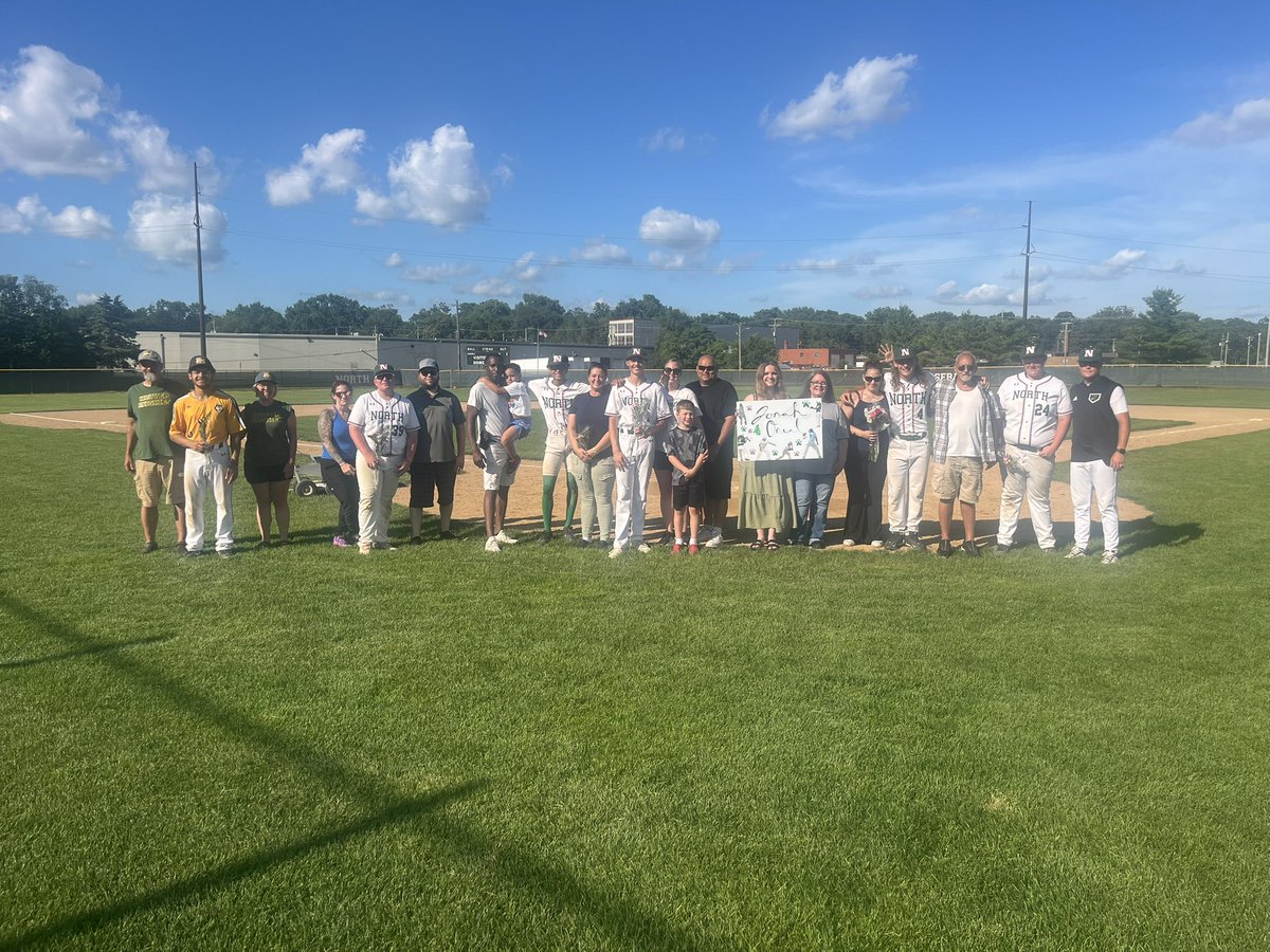 nhspolarbears's tweet image. Senior night for baseball! ⚾️ 
Thank you seniors!
#pbn