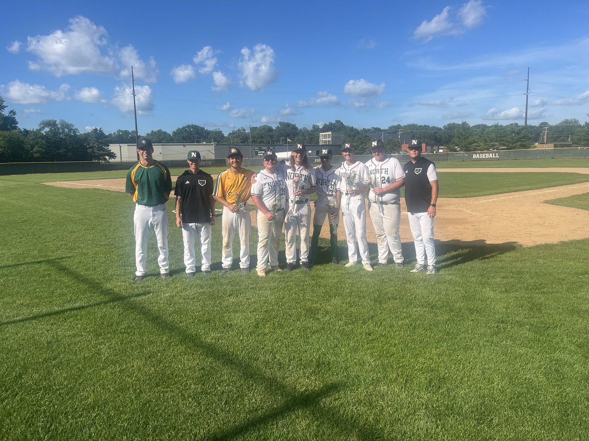 nhspolarbears's tweet image. Senior night for baseball! ⚾️ 
Thank you seniors!
#pbn