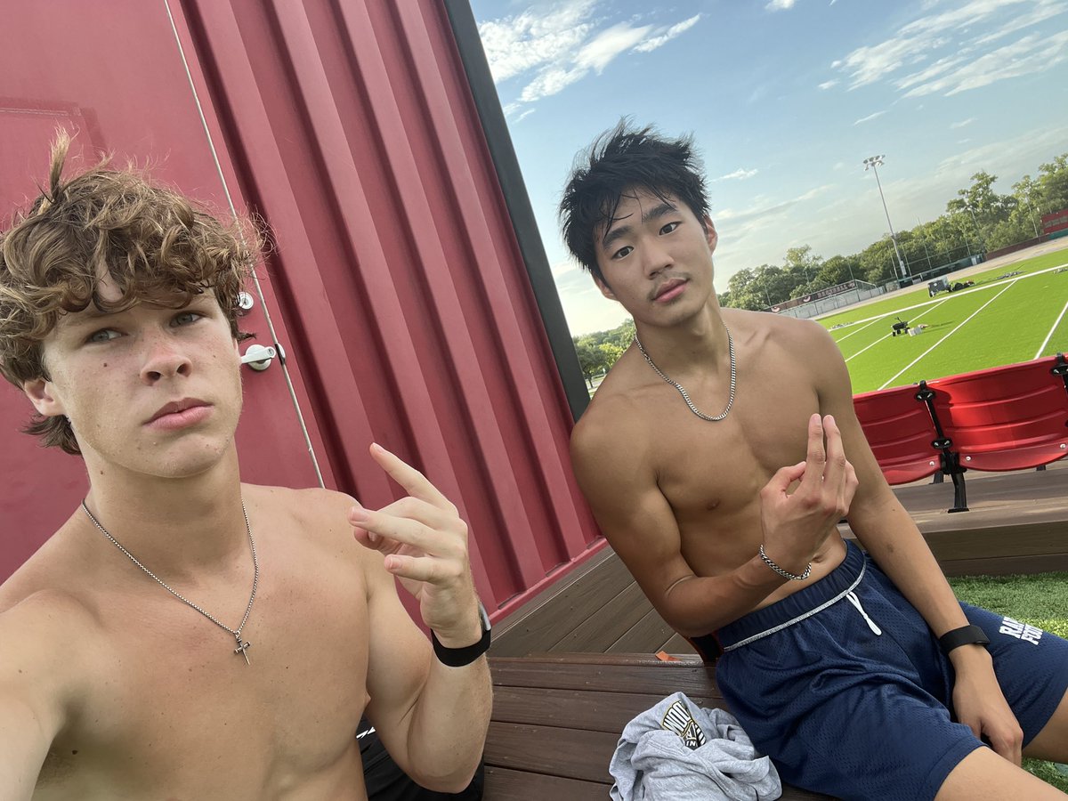 parker_num8's tweet image. Even with morning practices me and wr1 putting in work. @ElijahMoon__
@Coach_Howard06 @BruhBroBreh92 @txqb @var_austin @_EliteProspects @Chris_Reeves08 @Shaun_Rut @DLew87dabeast @dctf @TXRecruits