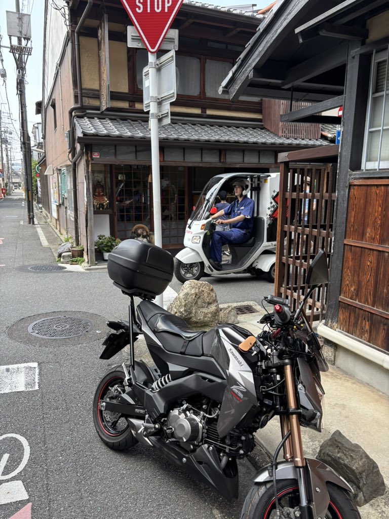 ysmrhdnb's tweet photo. 最近おはぎにはまってて
五条の今西軒までお買い物
今日も暑いですが皆さんご安全に
#z125pro
#kawasaki
#今西軒 https://t.co/EyaSgOh0Bq