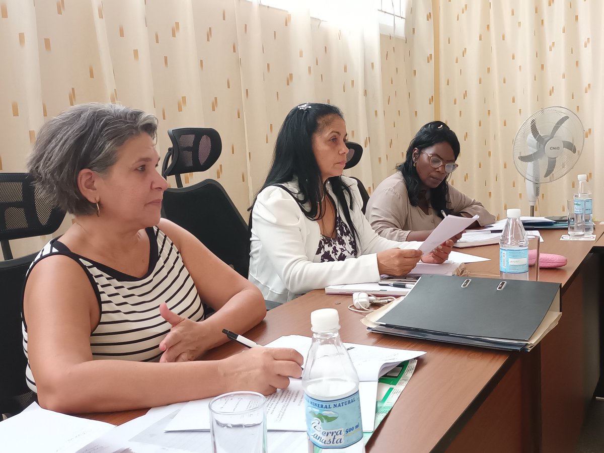 Acompañé esta tarde a la Presidenta Ejecutiva de <a href="/Cintro_SA/">Cintro_SA</a> y a las Rectoras <a href="/DianaSedalYanes/">Dra.C. Diana Sedal Yanes</a> y <a href="/ArandaCreagh/">osiris@cug.co.cu</a> en la Junta General de Accionistas, celebrada en la Universidad de #Guantánamo 
Evaluamos, entre otros temas, el cierre económico del primer semestre del 2025.