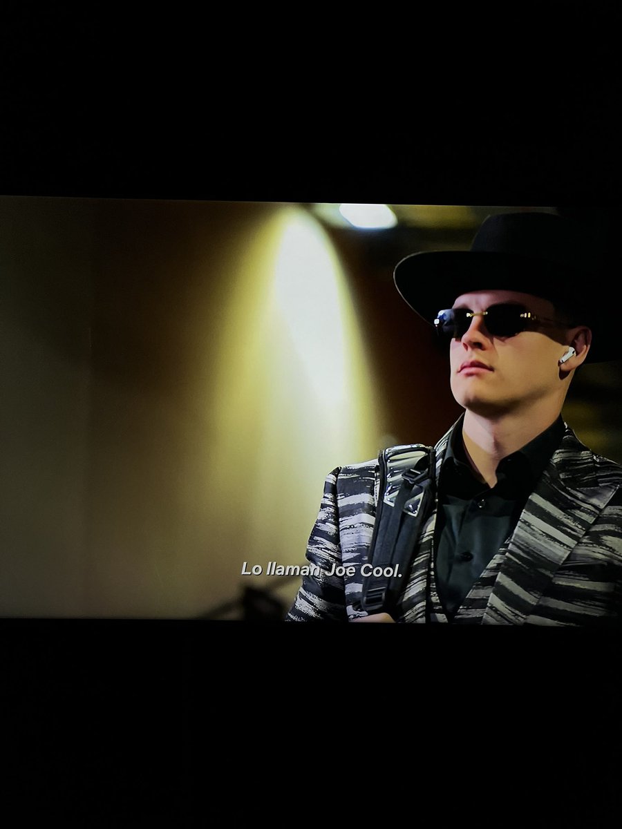 ilseesk_zaza's tweet image. “yeah i’m watching Quarterback for the plot”                     
the plot: