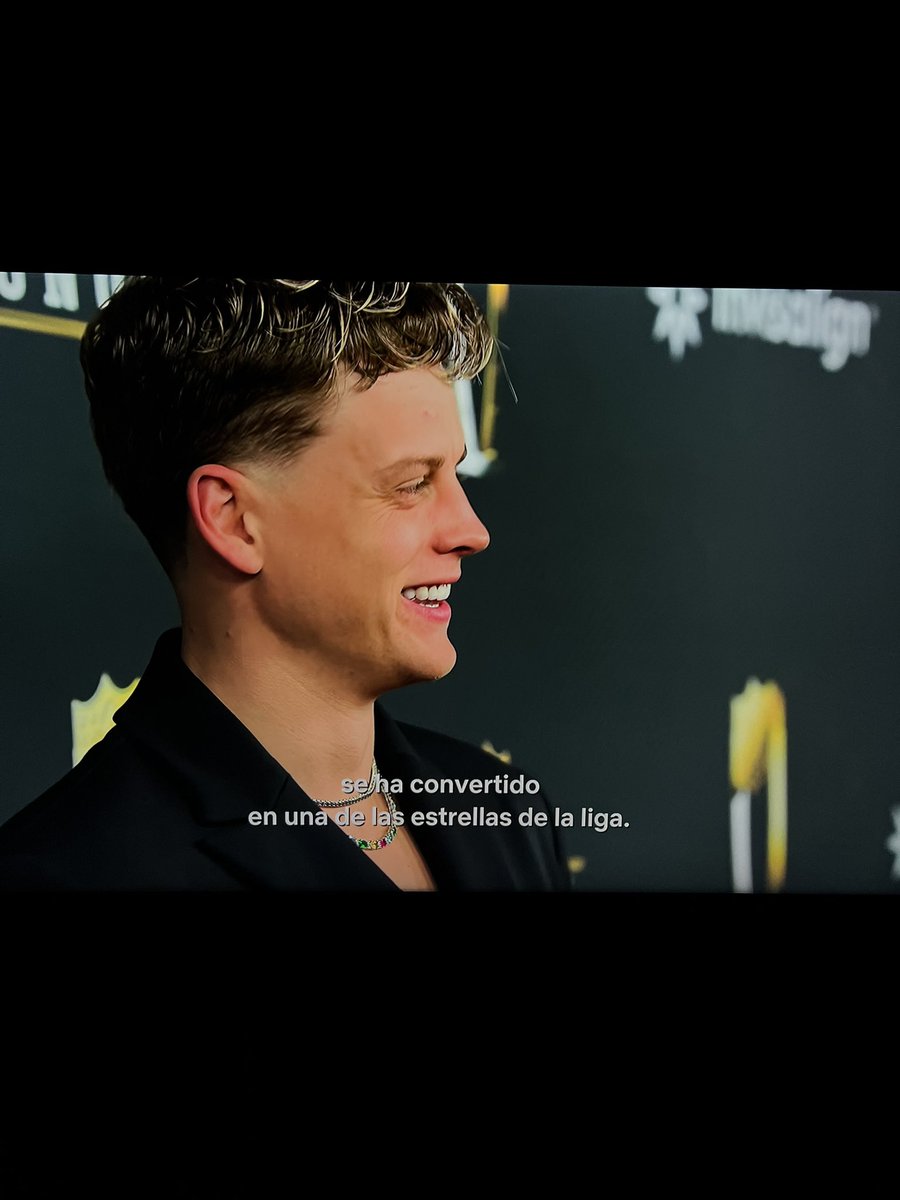 ilseesk_zaza's tweet image. “yeah i’m watching Quarterback for the plot”                     
the plot: