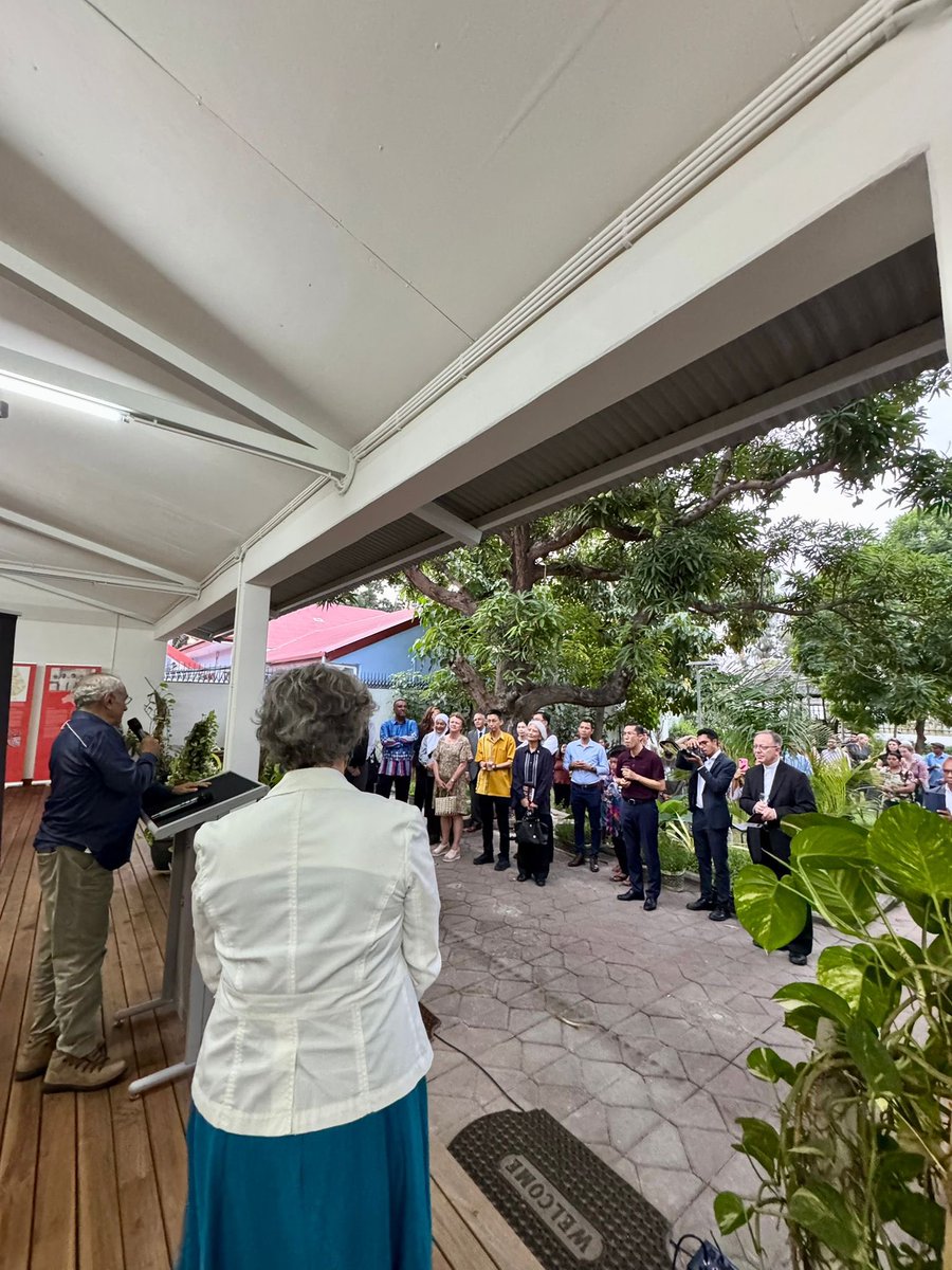 This #NAIDOCWeek, we celebrate the history, culture, and achievements of Aboriginal and Torres Strait Islander peoples.

In Dili, we launched the Yuendumu Doors exhibition, a graphic panel display of artworks from the Warlpiri community of Yuendumu in Central Australia.