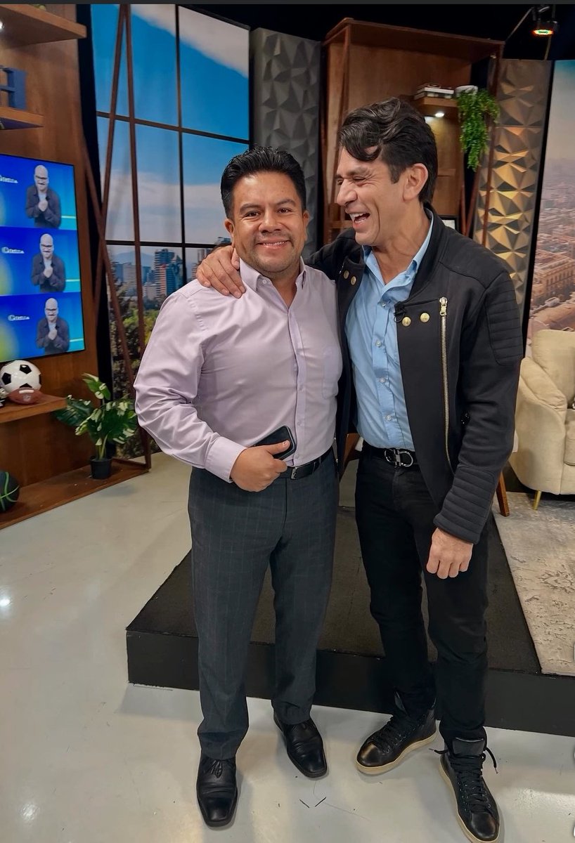 Creditos Alekx Rodriguez 
Algunos rostros marcan épocas, otros las interpretan con maestría. Con #JORGESALINAS, referente de la pantalla, en nuestro oficio, en el que cada mirada cuenta, hay actores que no solo actúan, construyen legado.