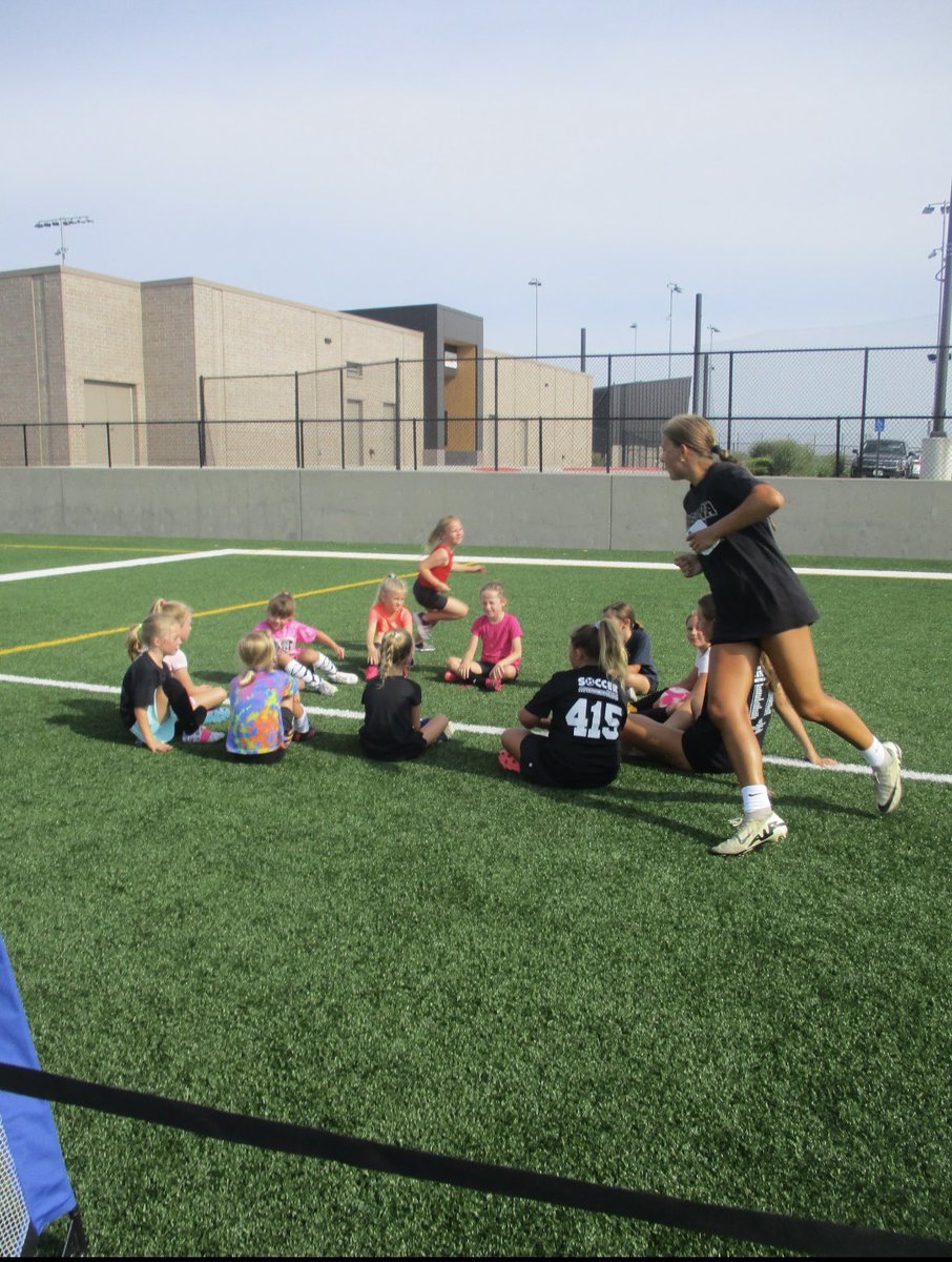GE_GirlsSoccer's tweet image. We had an amazing 2025 youth camp!
94 participants in this year’s camp, a lot of talent was on display ⚽️
Huge thanks to all of our HS players! We have special people within the program, they show it on a daily basis.
Thank you to all of our future Griffins for coming!