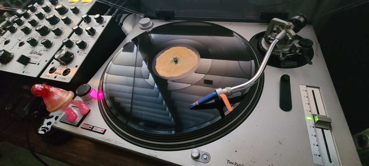 #benchmark #housemusic <a href="/technics/">Technics</a> <a href="/mastersoundsuk/">MasterSounds</a> <a href="/Ortofon/">Ortofon</a>
#strictlyvinyldj 

youtu.be/ui6Eo--IbEo?si…

oskaroffermann.bandcamp.com