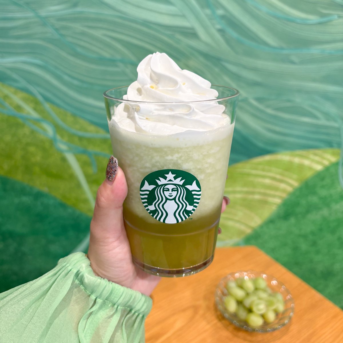 ISUTA_JP's tweet image. 7/9スタート、スターバックスの新作「グラン マスカット フラペチーノ」を飲んでみた🍇

アールグレイ　ブーケ　＆　ティーと合わせた「マスカット アールグレイ フローズン ティー」や、「チラックス ソーダ マスカット」も必見！

3種のマスカットフレーバーを楽しんで✨
※メディア向け試飲会で撮影