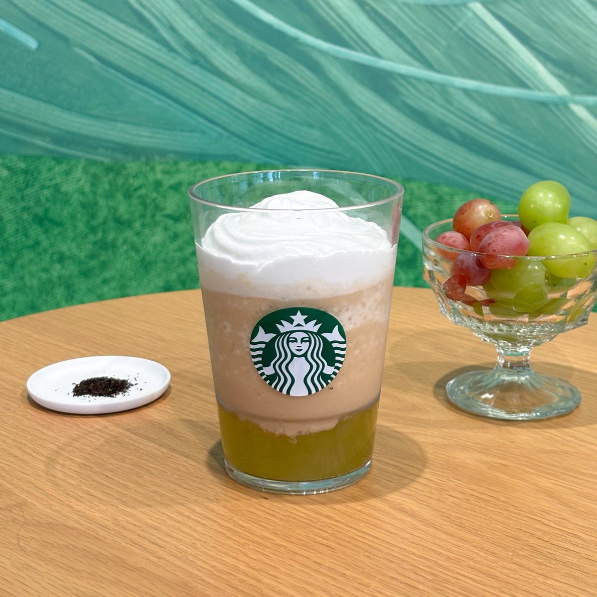ISUTA_JP's tweet image. 7/9スタート、スターバックスの新作「グラン マスカット フラペチーノ」を飲んでみた🍇

アールグレイ　ブーケ　＆　ティーと合わせた「マスカット アールグレイ フローズン ティー」や、「チラックス ソーダ マスカット」も必見！

3種のマスカットフレーバーを楽しんで✨
※メディア向け試飲会で撮影