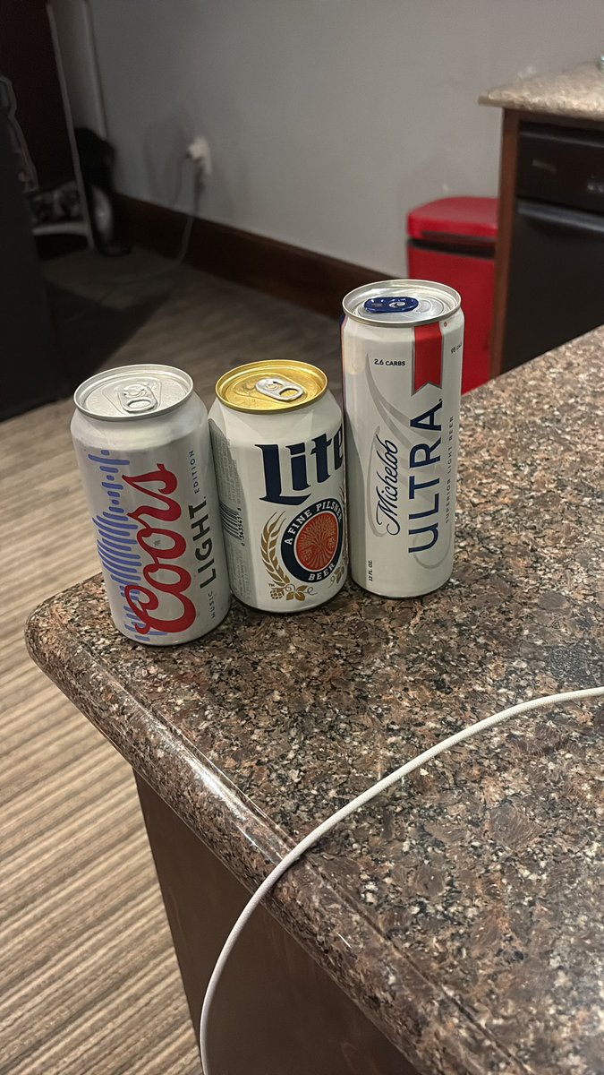 FlintOffical's tweet image. The big 3 #fuckyoulorrie