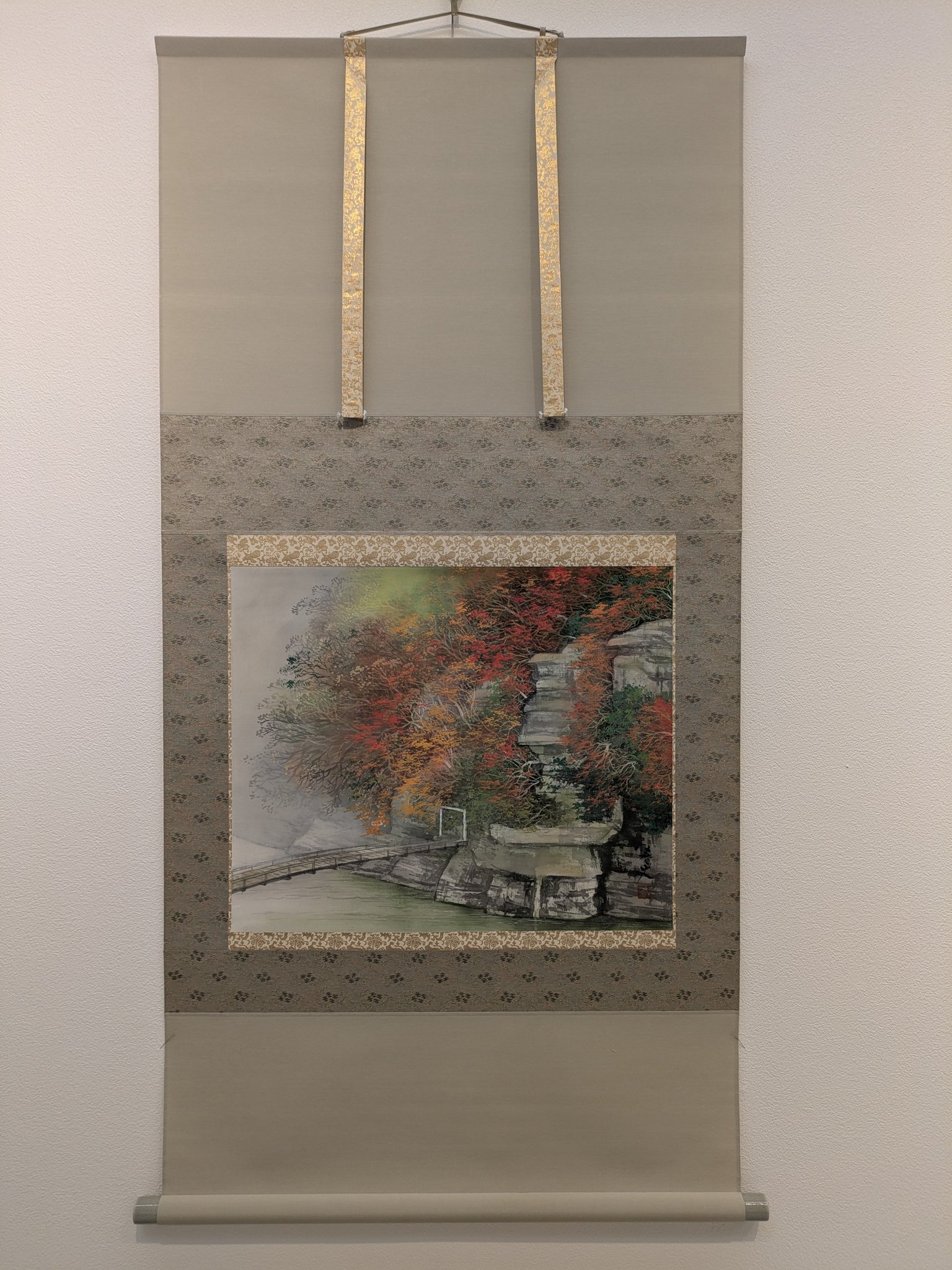 掛軸 日本画 松生春山人「春の嵐峡」共箱 元日府展理事 青龍会会員 Amazon.co.jp: 日本画家 松生春山人 作品 嵐峡 紙本彩色 （太巻