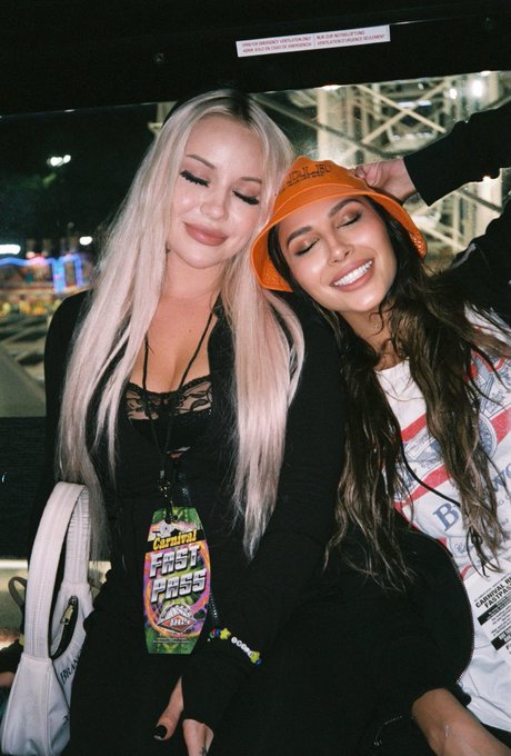 Watch Gianna Dior's leaked NSFW photo on TwXstars