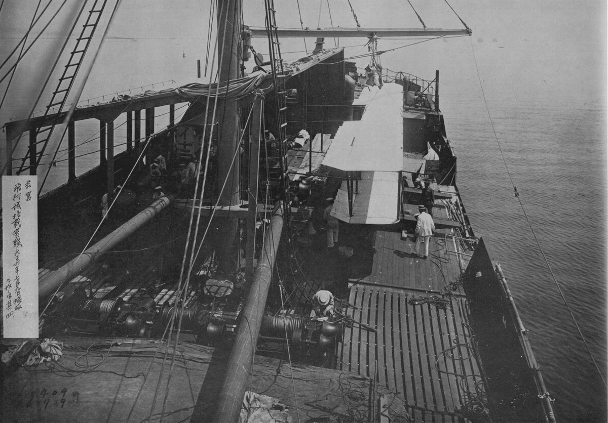 IJN Second-class coastal defense ship Wakamiya (→ Seaplane tender)
Date: July 9, 1917
Location: Off the coast of Oppama
Photo:
Situation: Experimenting with a Farman-type small seaplane

static.ow.ly/photos/origina…
static.ow.ly/photos/origina…