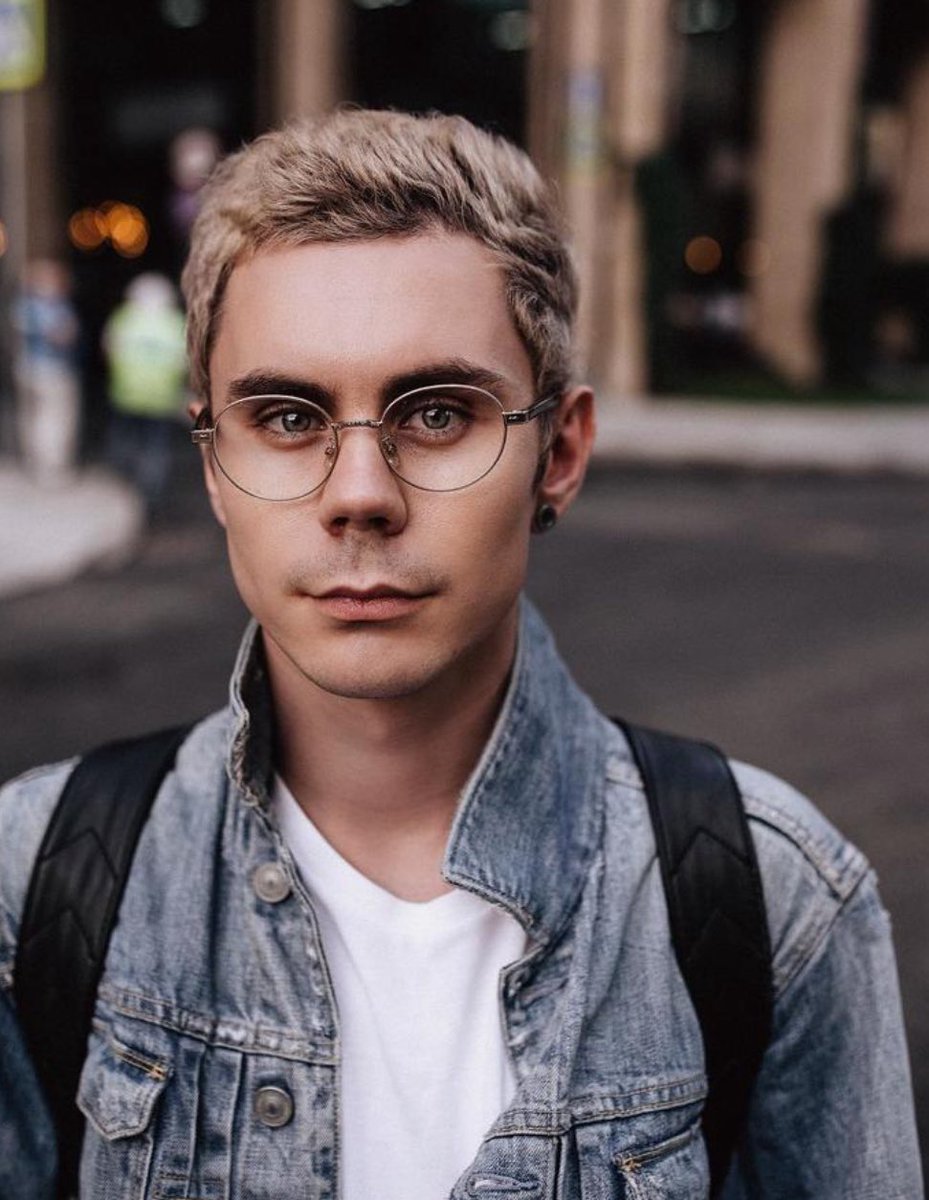 rautomaticCS's tweet image. okay who the hell is this guy and why do slavic people find his image so funny 😭😭