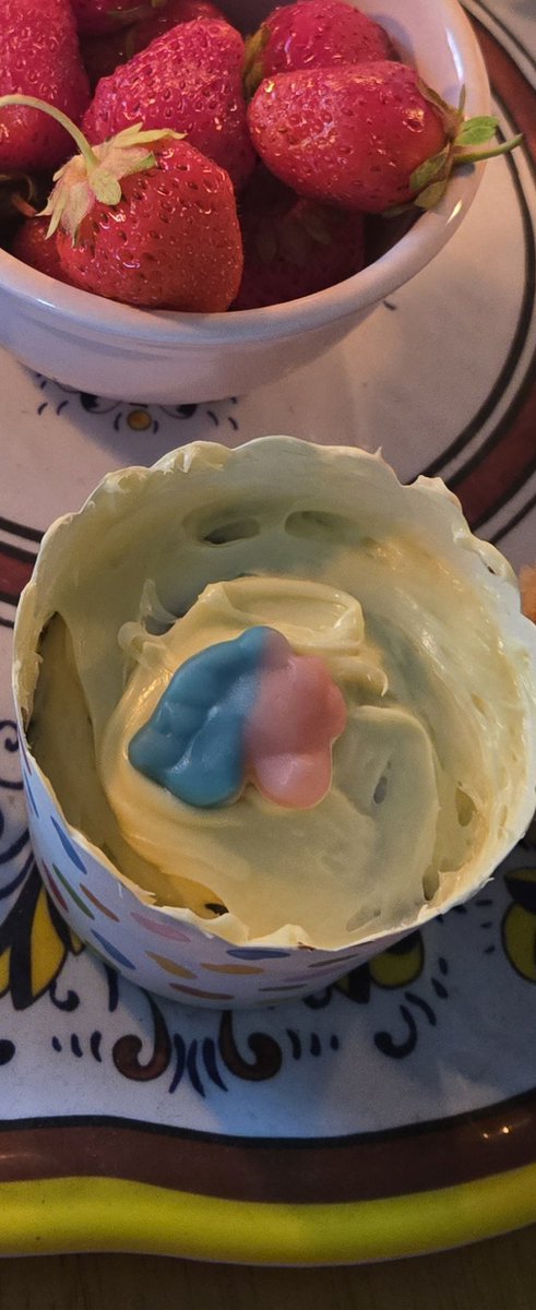 isda1979's tweet photo. My darling sweet Harry,
I made you a cupcake you wont taste for your bday. This hurts so badly this year. Hard to believe i only got 5 bdays with you & now it's double that w/out you.
I wish I knew who you were growing up to be, my Bug.
Maligiyang kaarawan, Harry.
#ThisIs15 https://t.co/RXz1Wd4J2V