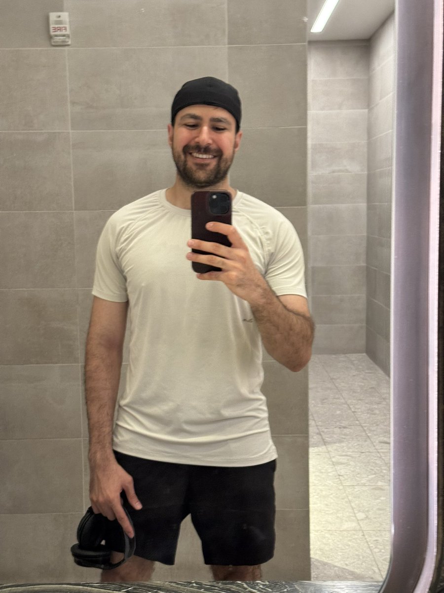 کلاه جدیدمو خیلی دوست دارم