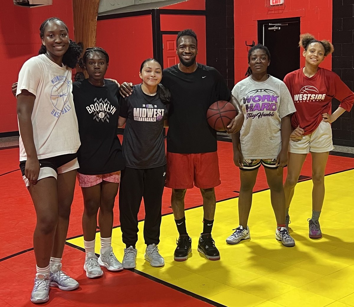 Flourish Season✨️ (Anthony J Kyle) (@courtflourish) on Twitter photo Late night session with a Few of my Girls before taking off to the 🌹's & Indy! <a href="/LynelleAwou/">Lynelle Awou</a> <a href="/Aniya09Dixon/">Aniya Dixon</a> <a href="/Camillav0/">Camilla Velasquez</a> <a href="/nakeylaawilkins/">keyla</a> Late night session with a Few of my Girls before taking off to the 🌹's & Indy! <a href="/LynelleAwou/">Lynelle Awou</a> <a href="/Aniya09Dixon/">Aniya Dixon</a> <a href="/Camillav0/">Camilla Velasquez</a> <a href="/nakeylaawilkins/">keyla</a>