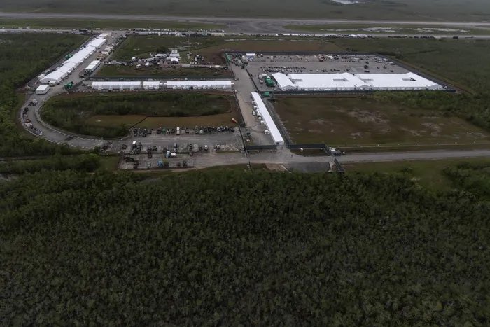 Some of y’all are OK with “Alligator Alcatraz” and won’t say a word.

But you were up in arms about a brown suit.

You know who you are. 

Evaluate yourself. Please.

This shit is ridiculous!

🇺🇸 || 🦅