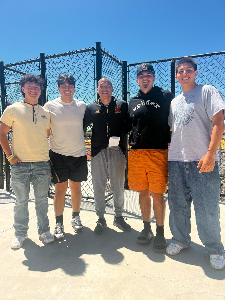 🤠 Salinas Cowboys x #HMOB 💪🏽 We appreciate the time you boys spent with us. <a href="/SHSCowboyFB/">Coach Zenk</a> <a href="/coach_eubanksOC/">Joey Eubanks</a>