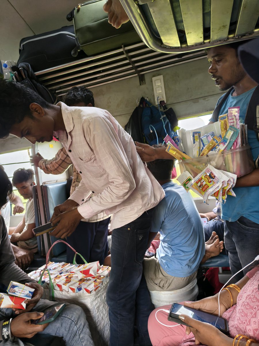 ppdcool's tweet image. Gutkha,biri,cigarettes are being sold openly inside train no. 15629.. Please take necessary steps asap.. @RailwaySeva @RailMinIndia @EasternRailway