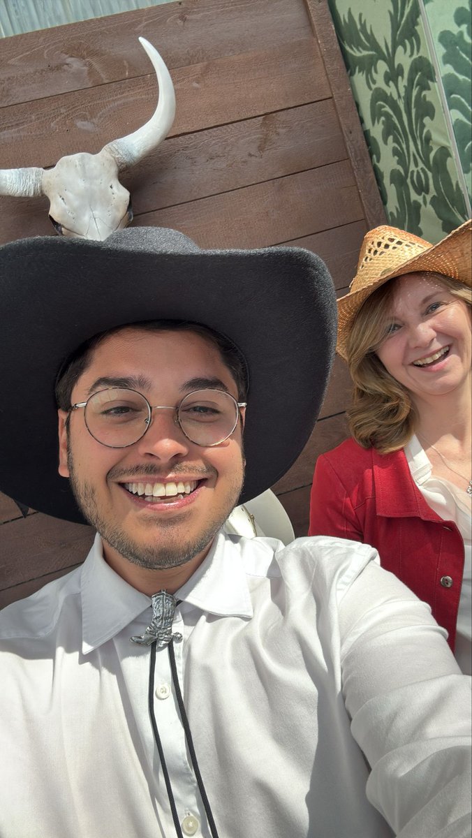 BizCouncilBC's tweet image. A fantastic day at the Calgary Stampede! We had great conversations with our Alberta-based members and connected with colleagues at the University of Calgary to discuss collaboration opportunities. It's always a pleasure to visit our neighbours to the east! 🤠