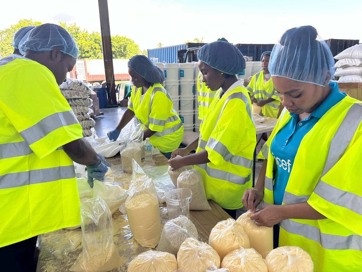 #HurricaneBerylRecap - UNICEF’s health response to #HurricaneBeryl focused on nutrition &amp; mental well-being:
🍲1100 families received nutrition packages
📦201,000 micronutrients procured for <a href="/themohwgovjm/">MOHW JA</a> to prevent malnutrition in children

#ForEveryChild 
#BetterNutrition
#CERF