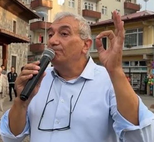 "BOYUN EĞMEYECEĞİZ!"

CHP'li belediyelere tutuklama dalgalarına Rize'den net tepki: 

Fındıklı Belediye <a href="/findiklibel/">Fındıklı Belediyesi</a> Başkanı Ercüment Şahin Çervatoğlu: 

"Siyasi darbe"yle ne pahasına olursa olsun mücadele edeceğiz ! Susmayacağız, boyun eğmeyeceğiz."
<a href="/ecervatoglu/">Ercüment Ş. Çervatoğlu</a>

#ZeydanKaralar