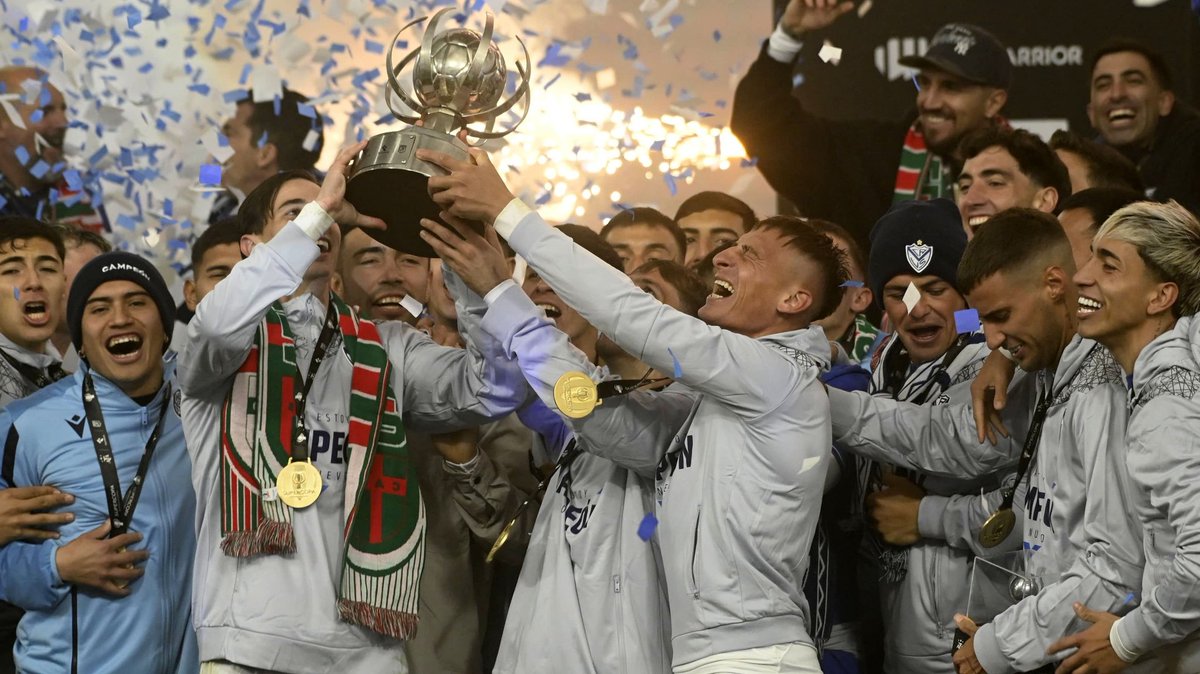 🔝 #Vélez se convirtió en el 5° club 🇦🇷 con más títulos en el Profesionalismo:

1⃣ River Plate: 69 títulos.
2⃣ Boca Juniors: 60 títulos.
3⃣ Independiente: 37 títulos.
4⃣ Racing: 20 títulos.
5⃣ Vélez: 18 títulos.
6️⃣ San Lorenzo: 17 títulos.

¡Vamos nosotros! 💪🏰