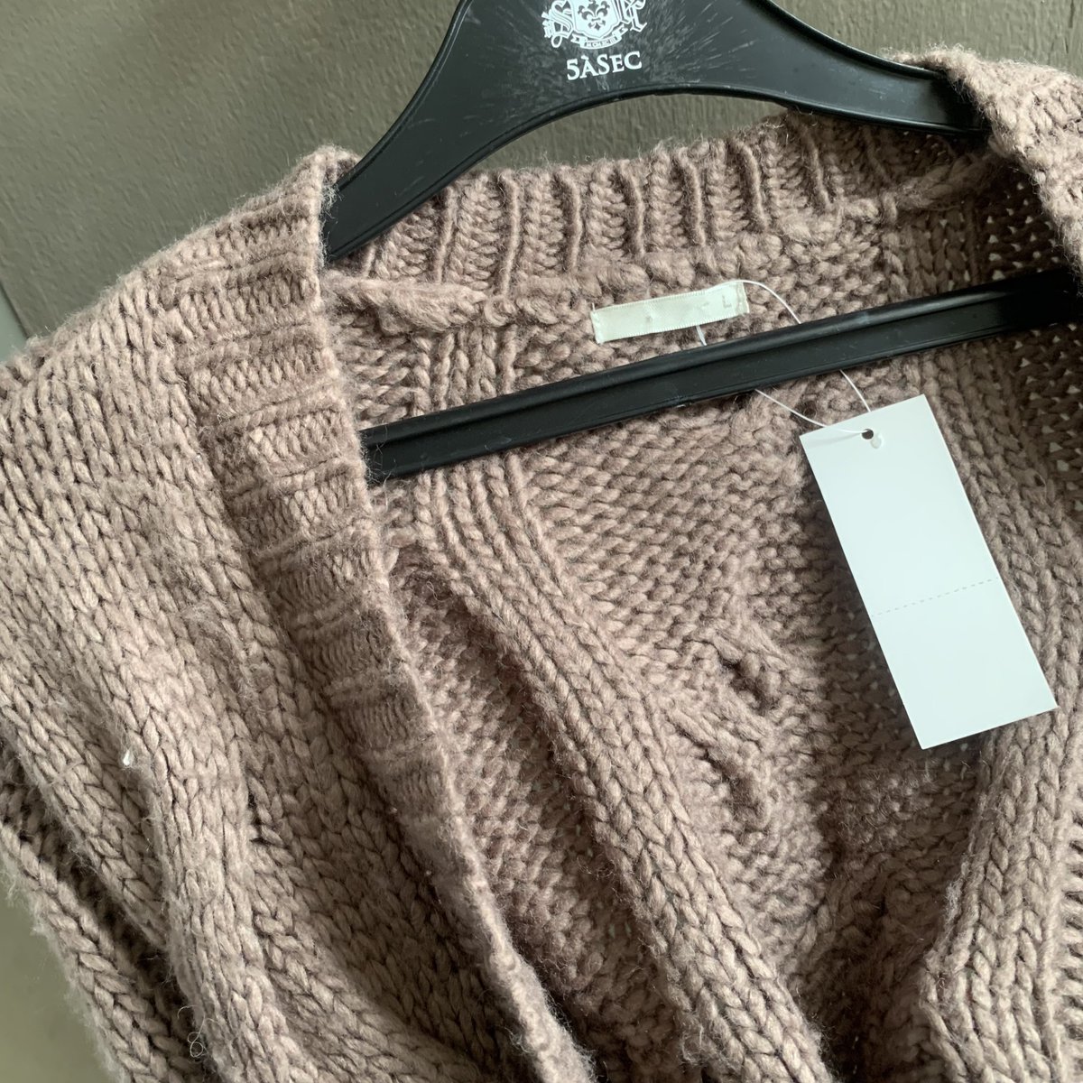 fromthiscloset's tweet photo. Knit Mauve Cardigan by GU Uniqlo
65 ribu

Panjang 88 cm
Lingkar dada sampai 120 cm

https://t.co/6DVZYjI6mr https://t.co/ARdjwGLFgs
