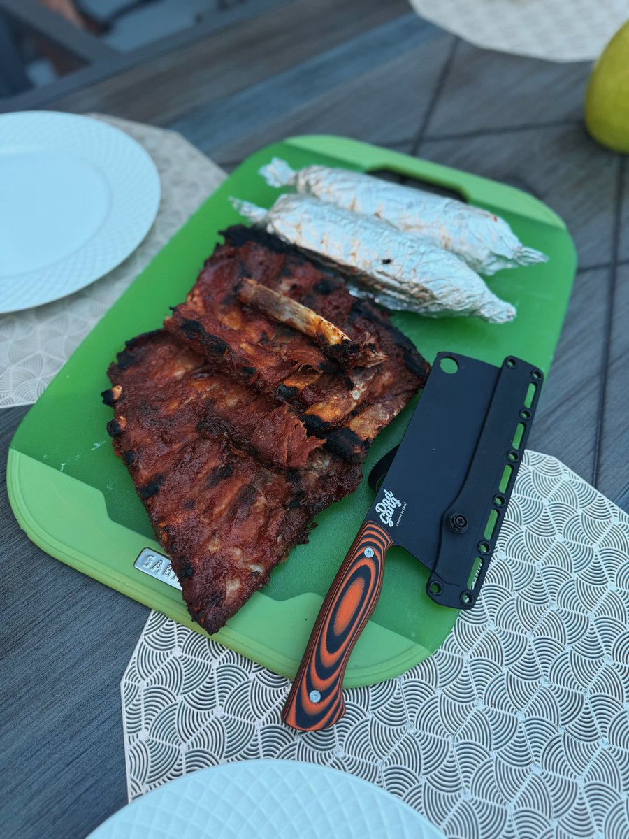 Bart (@theszef) on Twitter photo Tonight’s ribs w/ corn will be chopped up by a custom <a href="/Montanaknifeco/">Montana Knife Company</a> DG knife.
Sharpest blades on the planet. Tonight’s ribs w/ corn will be chopped up by a custom <a href="/Montanaknifeco/">Montana Knife Company</a> DG knife.
Sharpest blades on the planet.