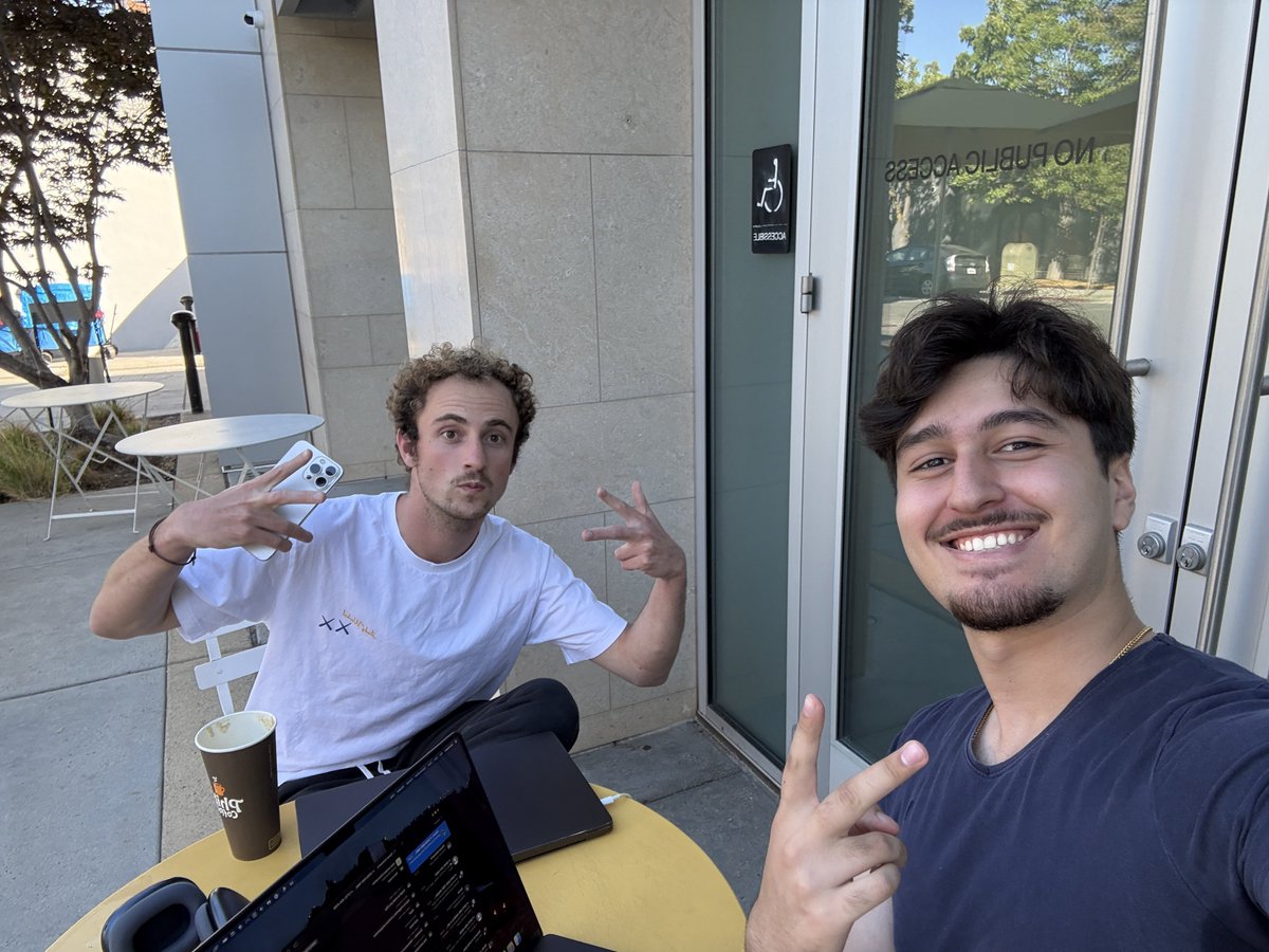 siyabuilt's tweet image. Outside with @cultured, co-founder of @whopio
This guy is a machine.
Every convo makes me rethink what’s possible.
Grateful for the 1-1 time. Big things coming.