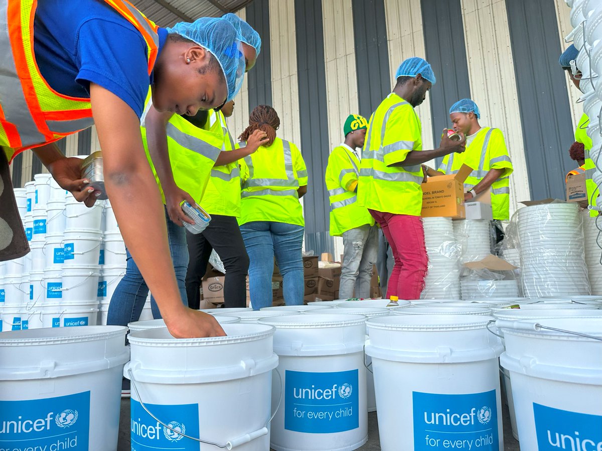 UNICEFJamaica's tweet photo. #HurricaneBerylRecap - UNICEF’s health response to #HurricaneBeryl focused on nutrition & mental well-being:
🍲1100 families received nutrition packages
📦201,000 micronutrients procured for @themohwgovjm to prevent malnutrition in children
#ForEveryChild
#BetterNutrition
#CERF https://t.co/pZhvyJo2mO