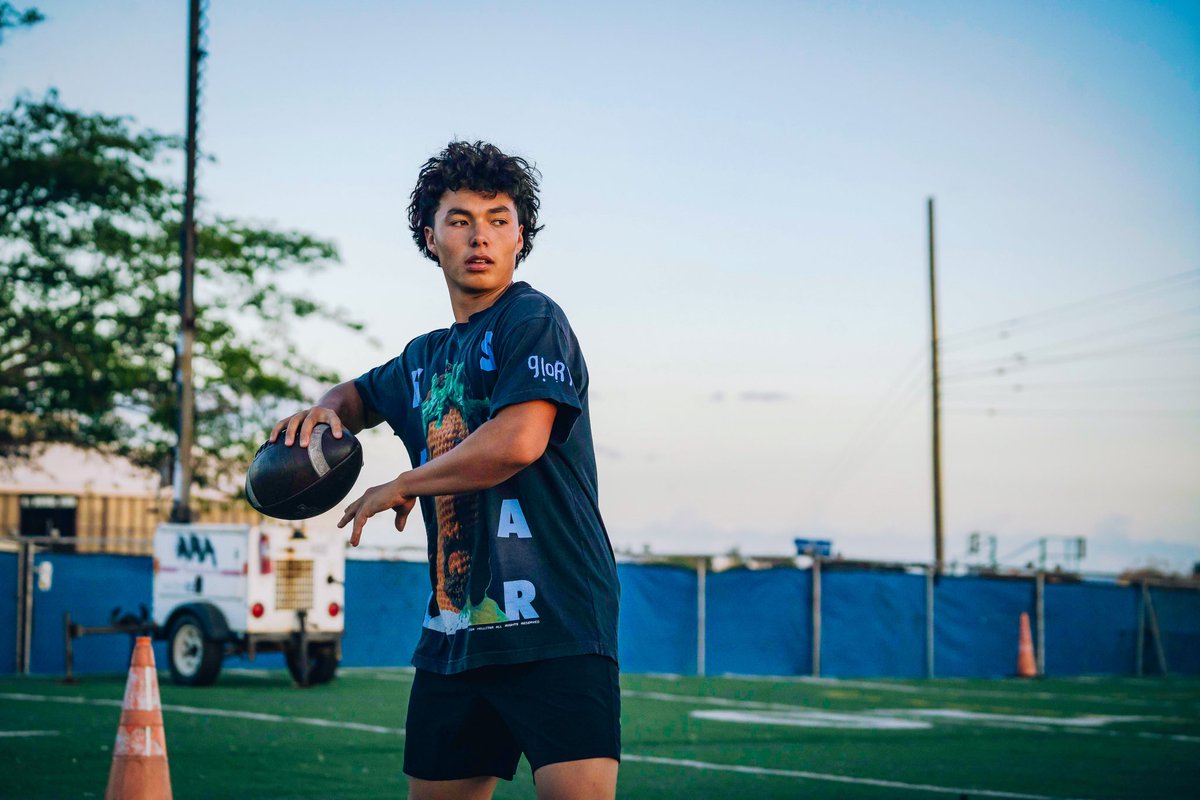 Koa_SmithMayall's tweet image. Staying focused and grateful. More work during the dead period in Hawaii 🤙🏽 Thank you Angeles Miranda for putting in that work with me 🙌🏽 #phase1sportshawaii