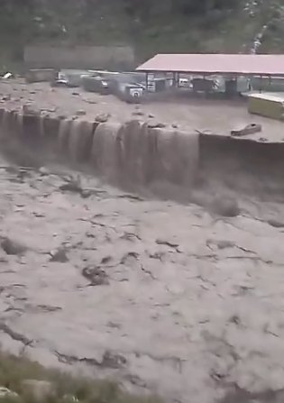 Flash flood hits Nepal's Rasuwa.
Nine dead bodies recovered.many missing.
God!! save them 🙏🏾