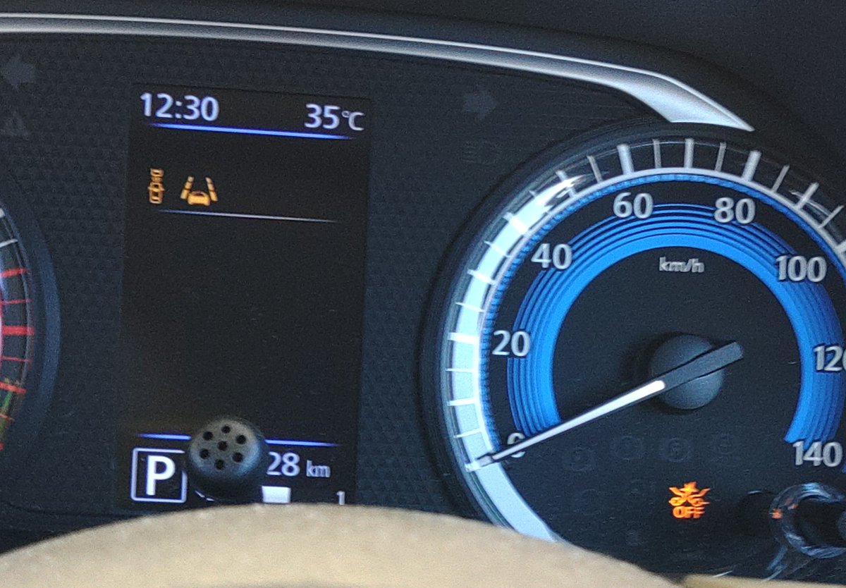 いやぁ今日も暑い🥵💦
あまりの暑さに愛車🚙も😑❗車線からズレてますよ🙋ABS🤔冬道の追突警告ランプが点滅中💦
しかも今走ってませんけど🚙🤣
人も車もおかしくなってますが💦午後も頑張りましょう👍お疲れさまです🙇さやぽんです😅