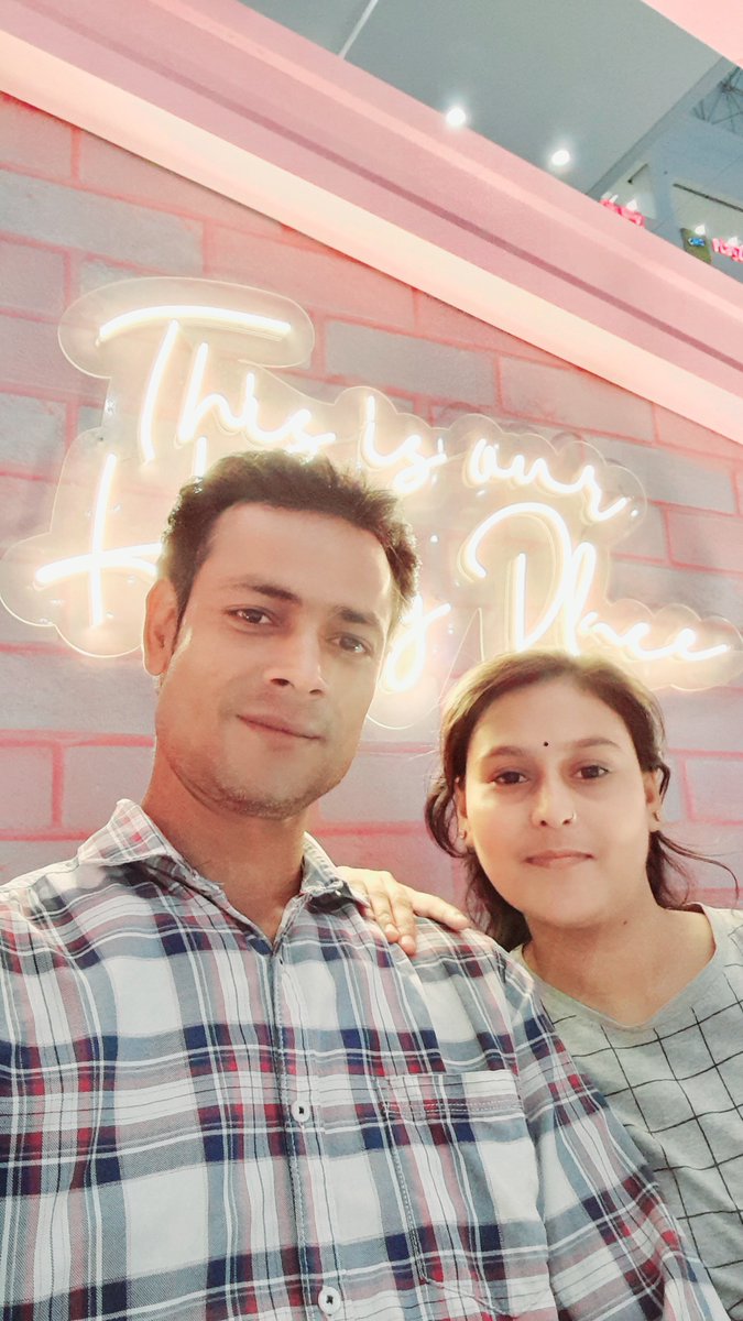 जो दिल के आईने में हो वही प्यार के काबिल है,

वरना दीवार के काबिल तो हर तस्वीर होती है। 🎭