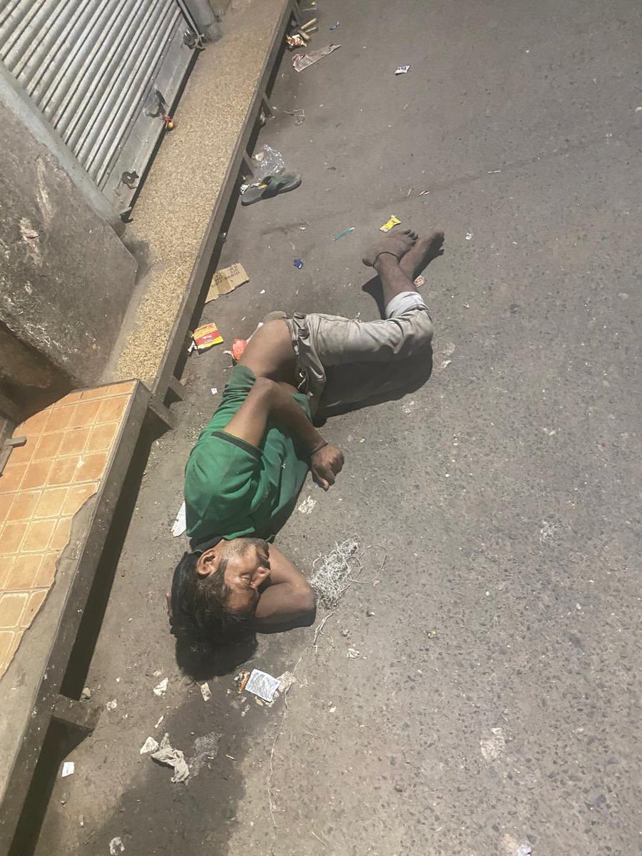 cavishalpandey's tweet photo. @HMOIndia @LtGovDelhi @CPDelhi @DcpNorthDelhi
Ladies, girls &amp; children cannot move safely behind S.P. Mukherjee Marg, Delhi–06 (under PS Lahori Gate). Drunk, often naked antisocial elements roam freely. Law, safety &amp; decency have collapsed due to police inaction. Shame #DPUpdates https://t.co/Uc8pO33DrP
