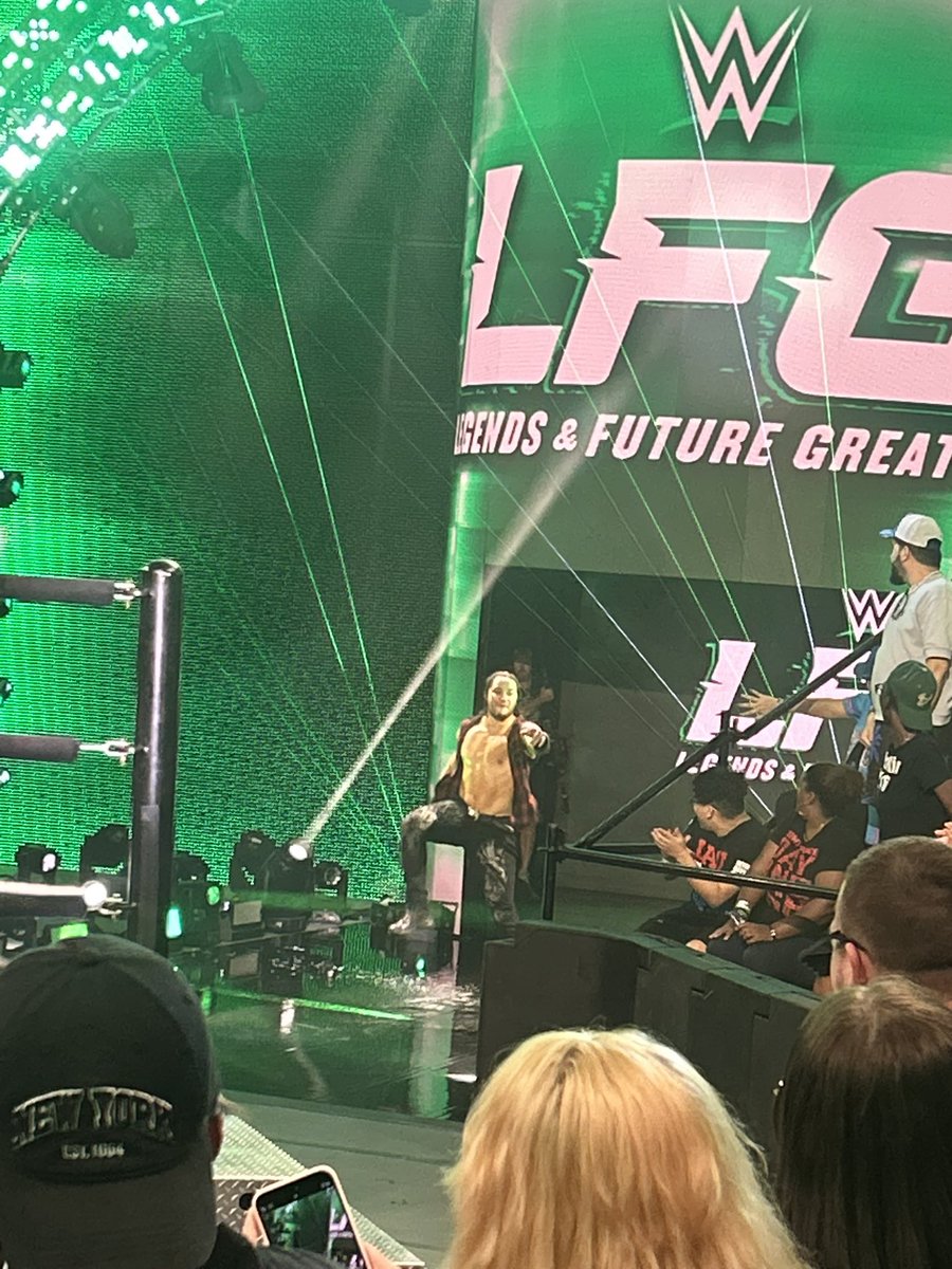 thatgirl_Kj_'s tweet image. Great night to stir up some #ToothlessAggression