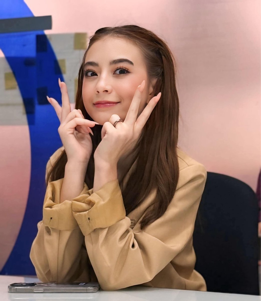 melloria30's tweet photo. Beautiful inside and out 💜💛
WILJA HANGGANG DULO 
#GhostingPosterRevealOniWant https://t.co/CsxL081oAS