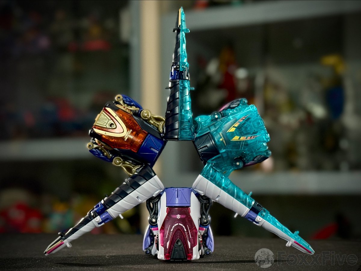 foxracingfive's tweet photo. Trifecta @52ToysBeastBox #52toys #beastbox #ビーストボックス #violetvortex #icicle #downspiral https://t.co/cBY6paZZkE