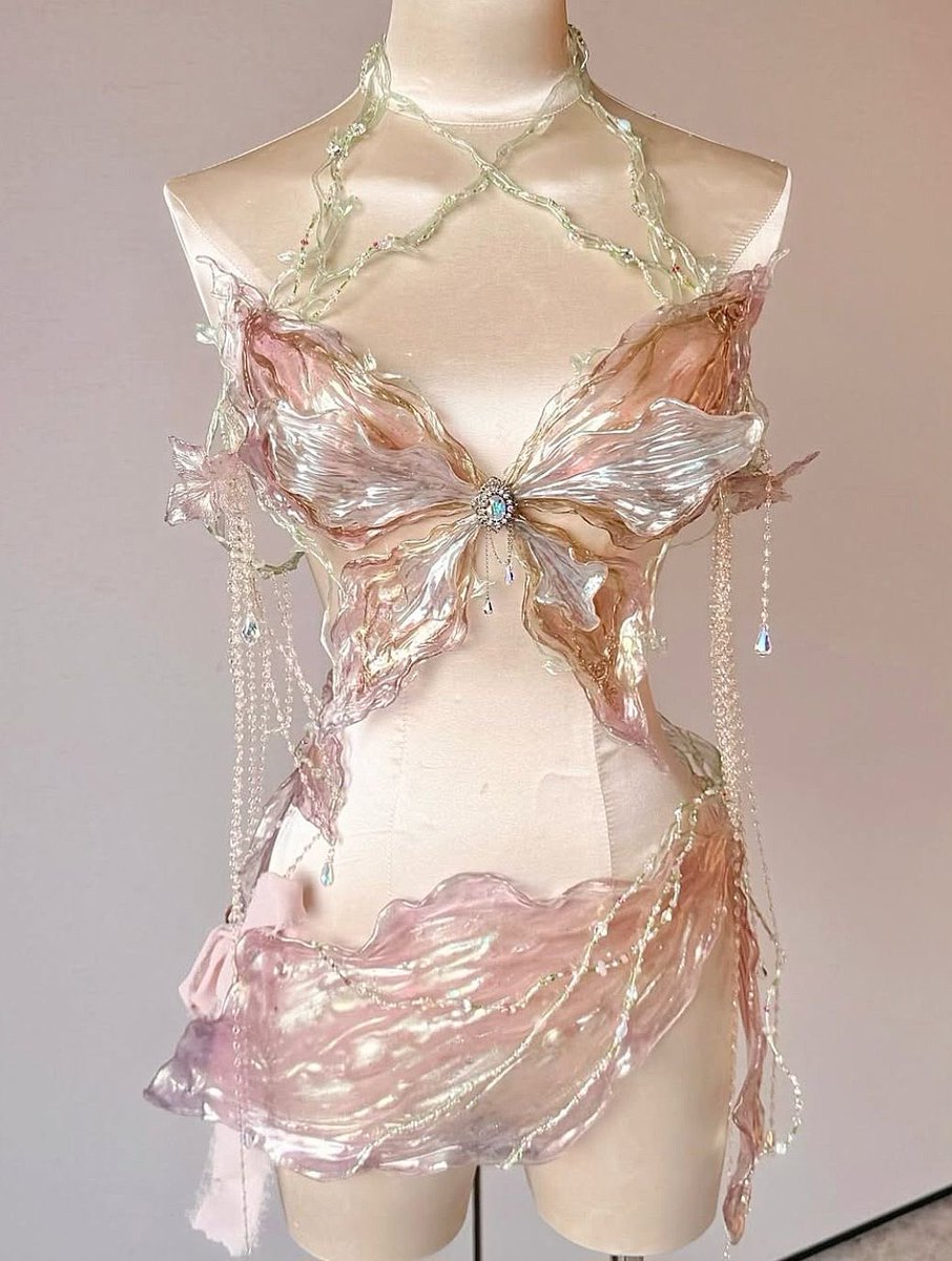 Name a person who would kill this outfit