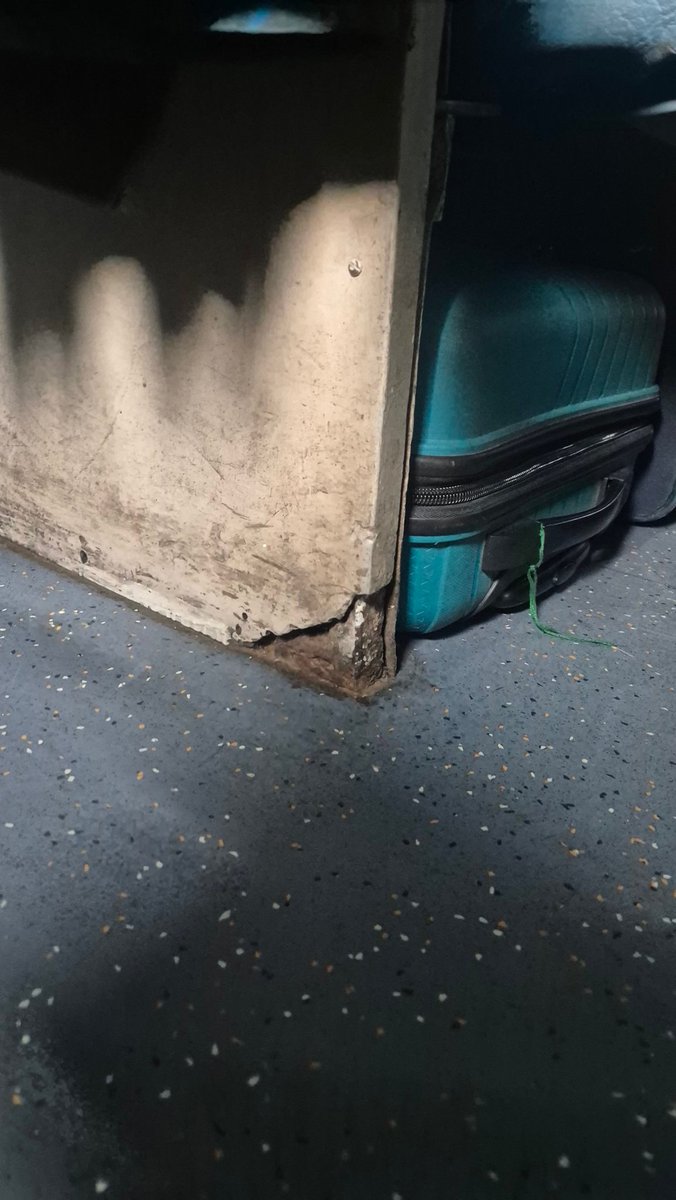 saurabhiit2003's tweet photo. @BhopalDivision @drmadiwr @mechbpl The discarded coach being put to use without maintenance is the actual problem. Seat number 3 for example. Inviting injuries and diseases: https://t.co/GiPTNvNfXV