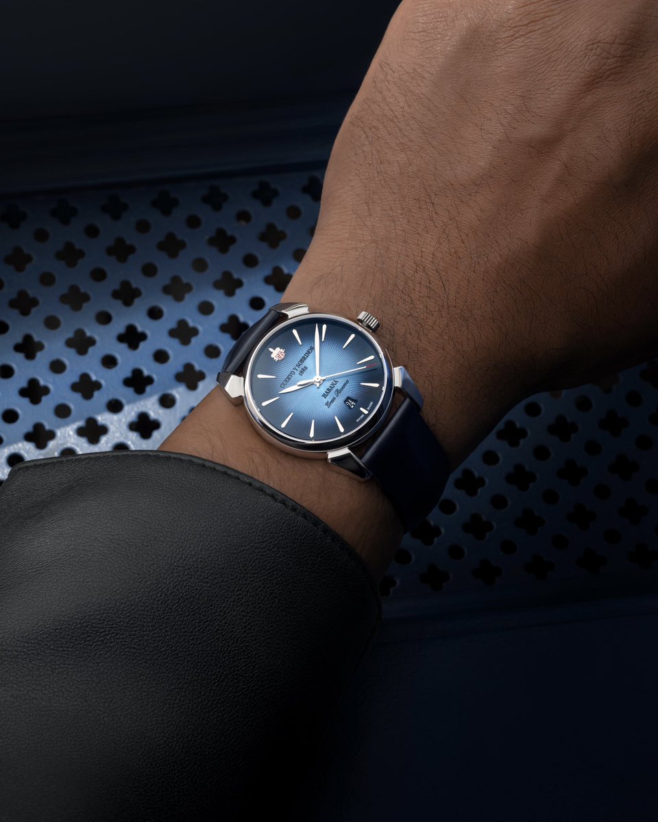 tiempoderelojes's tweet image. Cuervo y Sobrinos lanza su nueva colección Historiador Gran Reserva. Caja de 40 mm en acero, carátula guilloché en cuatro tonos ahumados —rojo, azul, verde o antracita— y una reserva de marcha de 68 horas 

#TiempoDeRelojes