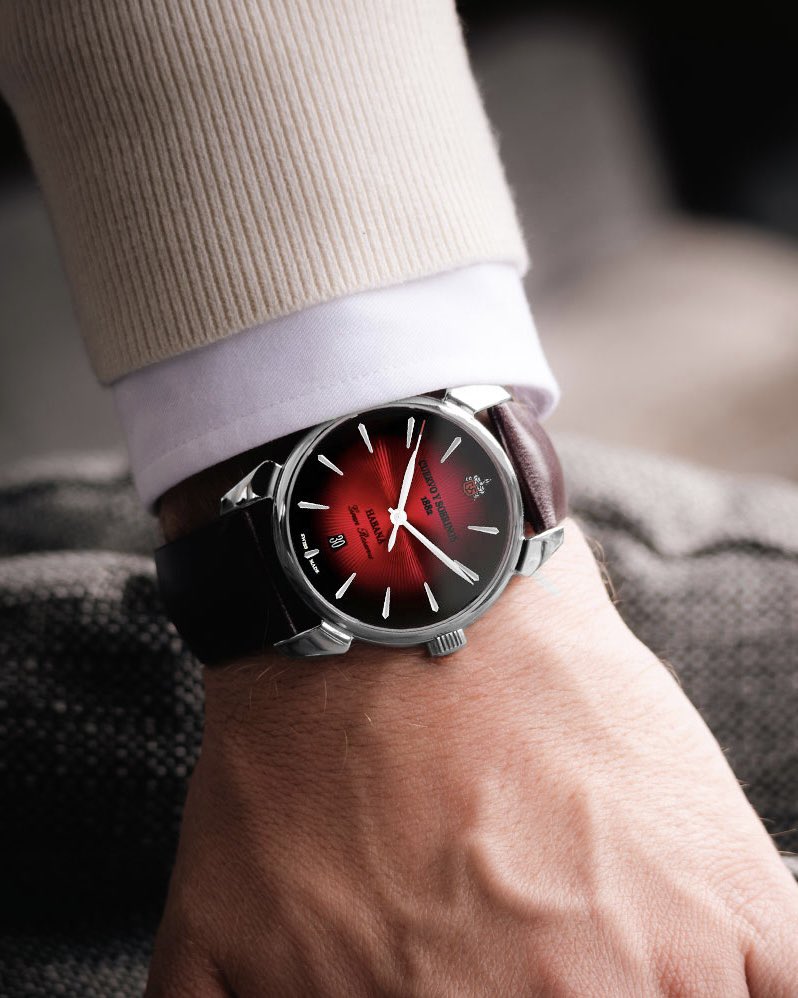 tiempoderelojes's tweet image. Cuervo y Sobrinos lanza su nueva colección Historiador Gran Reserva. Caja de 40 mm en acero, carátula guilloché en cuatro tonos ahumados —rojo, azul, verde o antracita— y una reserva de marcha de 68 horas 

#TiempoDeRelojes