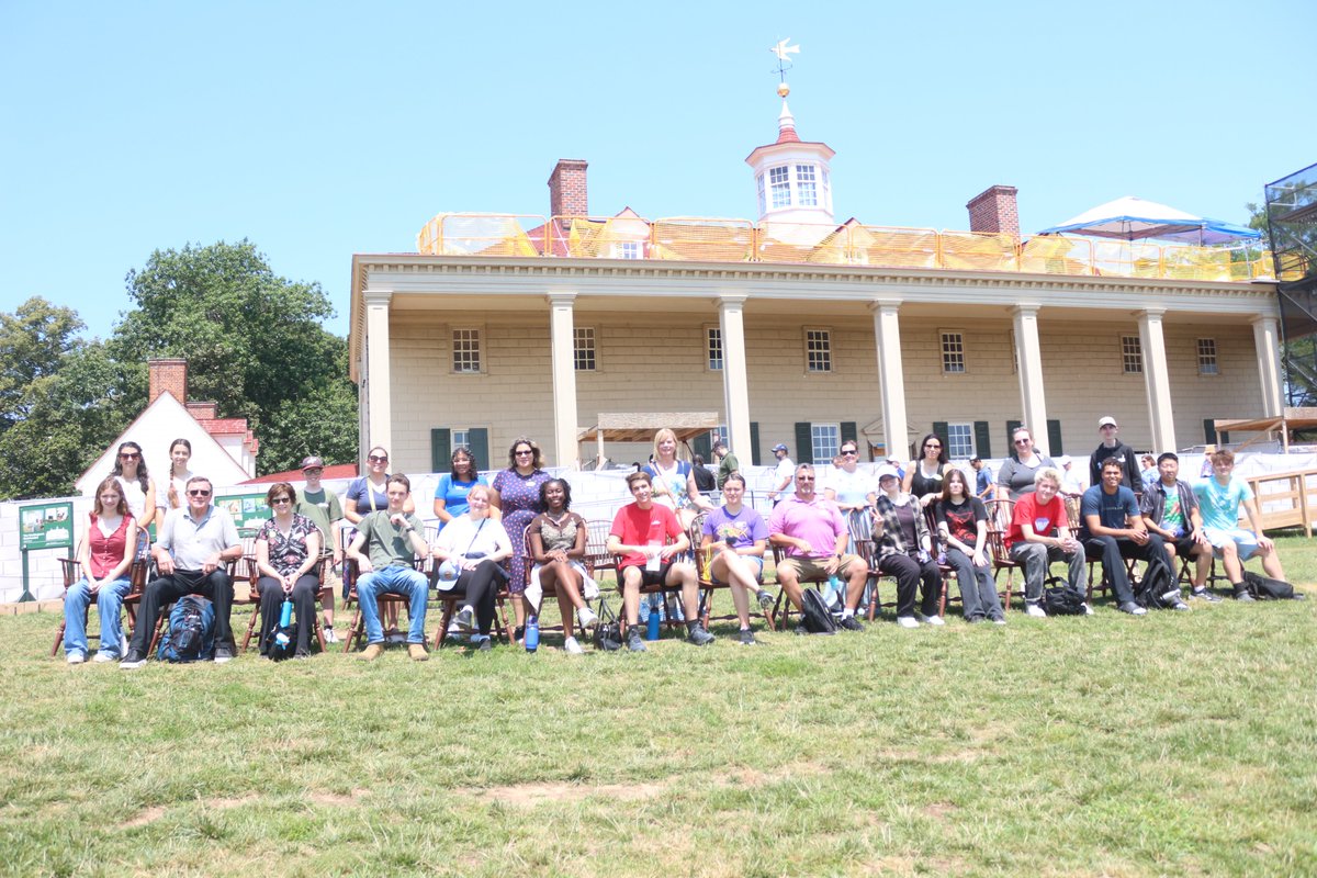 AZTeenReps's tweet image. The Teens today had a fantastic time on day two of our trip in Washington D.C.
They visited Mount Vernon, the National Archives, the Smithsonian Museum of American History, and ended the day with memorials!!
We thank @KariLake for meeting up with us, taking the time to give…