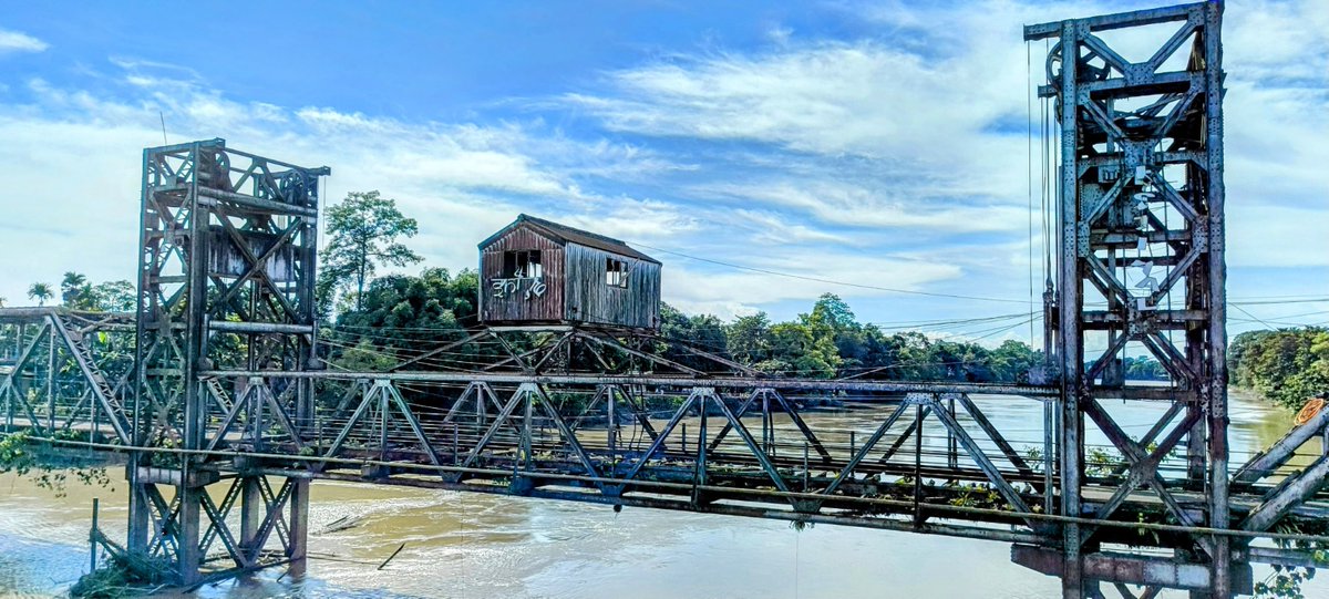 dibarijit's tweet image. Assam’s iconic vertical-lift Dikhow Bridge in Sivasagar, built (1925–1935), deserves a second life. Once allowing ships to pass beneath, this British-era marvel can be restored as a heritage asset—blending history, pride & tourism into a luminous legacy. #HeritageAssam