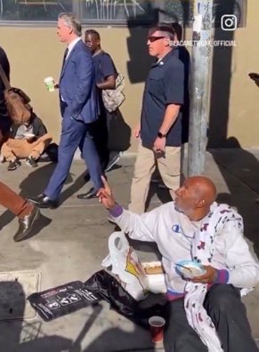 Gavin Newsom passes homeless and acts like they don’t exist 🧐