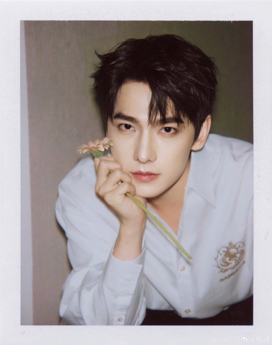 dramapotatoe's tweet photo. #YangYang and his studio share new snaps

More - https://t.co/ETYLGQBnEy
https://t.co/lDMa0EOaWT

#杨洋 https://t.co/eUsjETR9fo