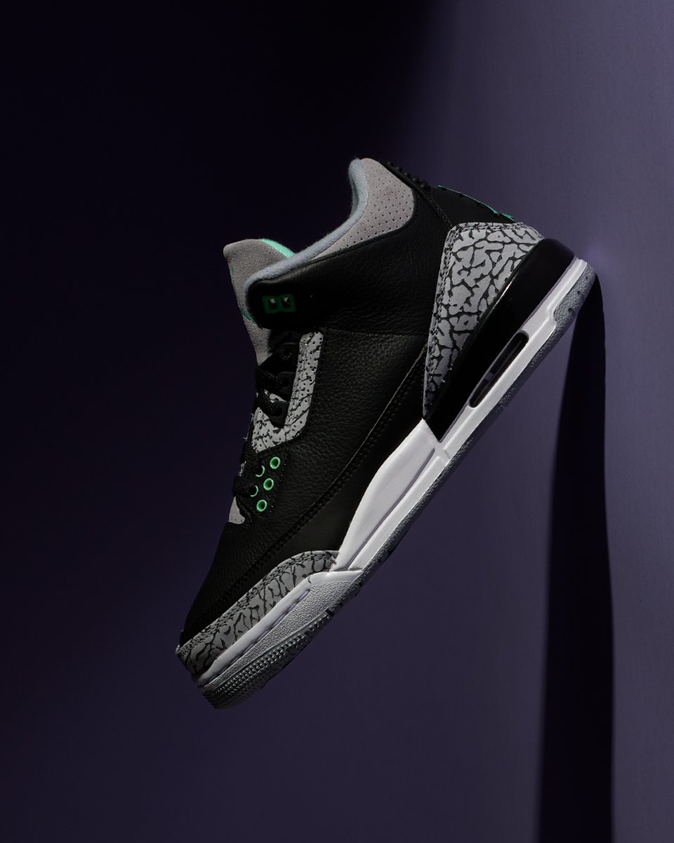 SOLELINKS's tweet photo. Ad: Air Jordan 3 Retro 'Green Glow' on sale for $139.98 + shipping => https://t.co/YvwcR2qEN8 https://t.co/7B9IGtkkC3